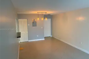 9711 Fontainebleau Blvd, Miami, FL 33172 - Photo 11