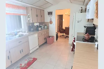 21105 NW Miami Ct, Miami Gardens, FL 33169 - Photo 5