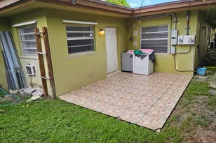808 NE 10th St, Hallandale Beach, FL 33009 - Photo 11