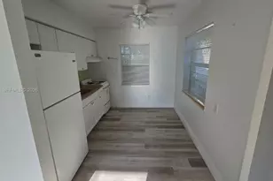 808 NE 10th St, Hallandale Beach, FL 33009 - Photo 11