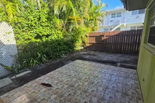 808 NE 10th St, Hallandale Beach, FL 33009 - Photo 17