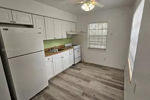 808 NE 10th St, Hallandale Beach, FL 33009 - Photo 7