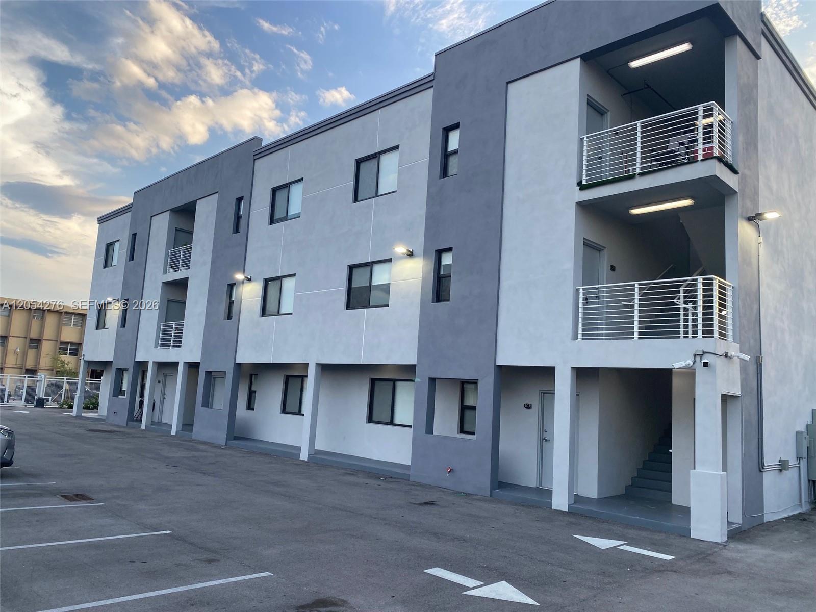 423 E 27th St #201 - 423 E 27th St #201, Hialeah, FL 33013 Luxury Property | Jose Angel Pina