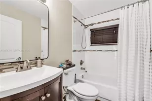 4252 SW 78th Dr, Davie, FL 33328 - Photo 17
