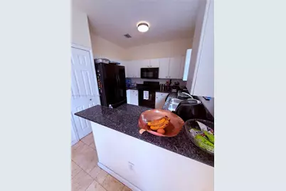 7950 NW 108th Pl, Doral, FL 33178 - Photo 15