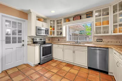 800 SW 8th Ter, Fort Lauderdale, FL 33315 - Photo 11