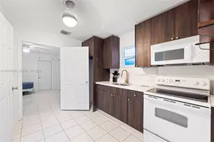 23 SW 8th St, Hallandale Beach, FL 33009 - Photo 5