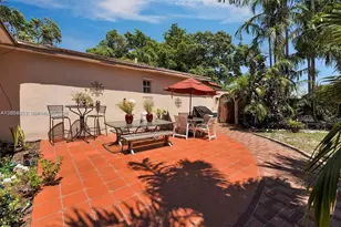 23 SW 8th St, Hallandale Beach, FL 33009 - Photo 17