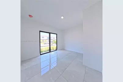 1374 NW 1st St, Florida City, FL 33034 - Photo 5