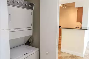 335 S Biscayne Blvd, Miami, FL 33131 - Photo 11