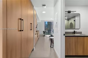 121 NE 5th St, Miami, FL 33132 - Photo 9