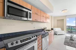 350 S Miami Ave, Miami, FL 33130 - Photo 9