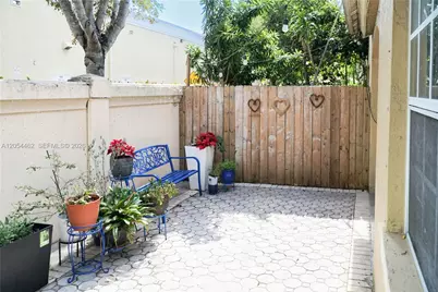 7081 SW 158th Ct, Miami, FL 33193 - Photo 17