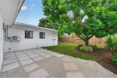 1892 NE 33rd St, Oakland Park, FL 33306 - Photo 31