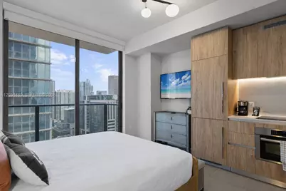11 NE 6th St #2102, Miami, FL 33132 - Photo 3