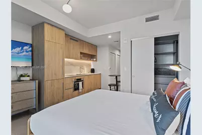 11 NE 6th St #2102, Miami, FL 33132 - Photo 9