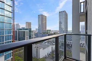 11 NE 6th St, Miami, FL 33132 - Photo 15