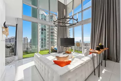 90 SW 3rd St #PH-12, Miami, FL 33130 - Photo 1