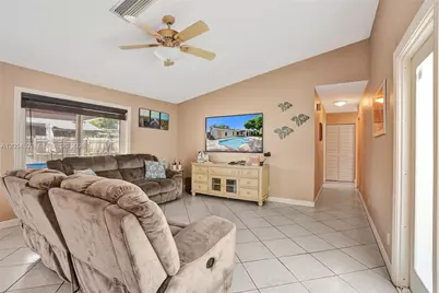 3946 NW 1st Dr, Deerfield Beach, FL 33442 - Photo 13
