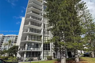 1000 Parkview Dr, Hallandale Beach, FL 33009 - Photo 39
