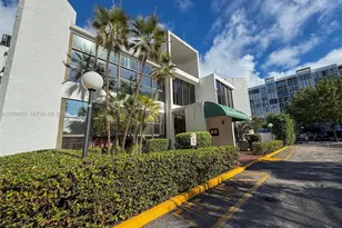 1000 Parkview Dr, Hallandale Beach, FL 33009 - Photo 37