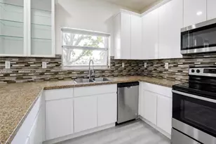 10956 NW 73rd St, Doral, FL 33178 - Photo 11
