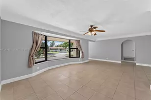 1109 SE 10th St, Deerfield Beach, FL 33441 - Photo 11