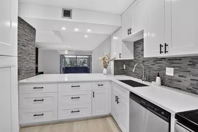 4070 Sierra Ter, Sunrise, FL 33351 - Photo 5