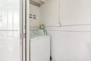 421 75th St, Miami Beach, FL 33141 - Photo 11