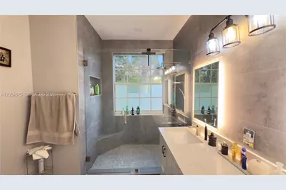 1247 NW 165th Ave, Pembroke Pines, FL 33028 - Photo 9