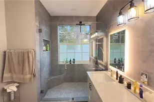 1247 NW 165th Ave, Pembroke Pines, FL 33028 - Photo 9