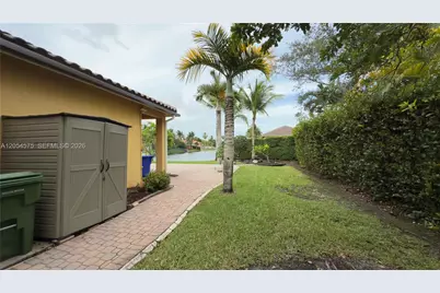 1247 NW 165th Ave, Pembroke Pines, FL 33028 - Photo 21