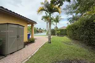 1247 NW 165th Ave, Pembroke Pines, FL 33028 - Photo 21