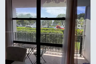 1000 Parkview Dr #107, Hallandale Beach, FL 33009 - Photo 11