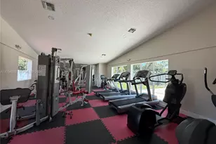 6195 NW 186th St, Hialeah, FL 33015 - Photo 15