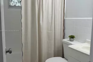 1465 W 28th St, Hialeah, FL 33010 - Photo 5