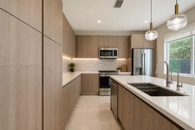 10384 NW 67th Ter, Doral, FL 33178 - Photo 11