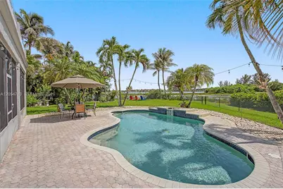 694 SW 168th Way, Pembroke Pines, FL 33027 - Photo 13