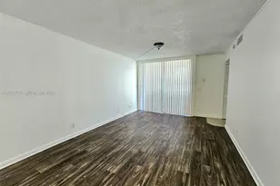 210 Lake Pointe Dr, Oakland Park, FL 33309 - Photo 7