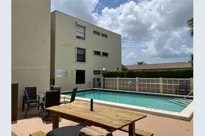 709 Curtiss Pkwy #11, Miami Springs, FL 33166 - Photo 5