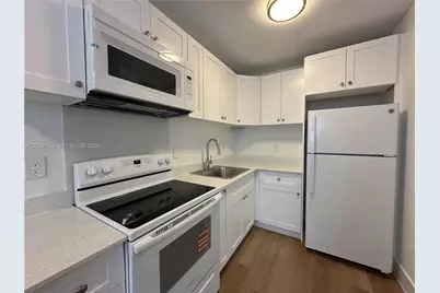 2910 Pierce St #103, Hollywood, FL 33020 - Photo 11
