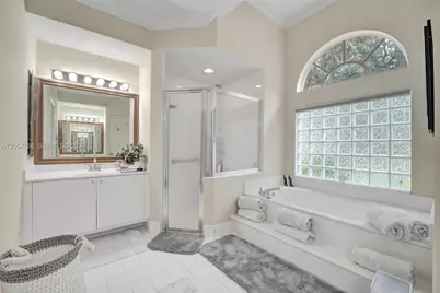 16366 N Mariposa Cir N, Pembroke Pines, FL 33331 - Photo 27