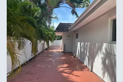 1102 NE 117th St, Biscayne Park, FL 33161 - Photo 27