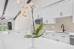 10301 Jasmine Ct, Pembroke Pines, FL 33026 - Photo 1