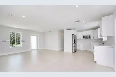 10040 SW 215th St, Cutler Bay, FL 33189 - Photo 9