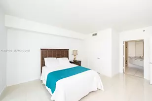 55 SE 6th St, Miami, FL 33131 - Photo 11