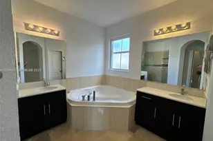 7563 NW 112th Pl, Doral, FL 33178 - Photo 13