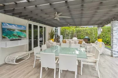 1371 Victoria Isle Dr, Weston, FL 33327 - Photo 11