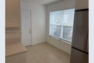 9020 N Lake Park Cir N, Davie, FL 33328 - Photo 9