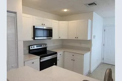9020 N Lake Park Cir N, Davie, FL 33328 - Photo 3